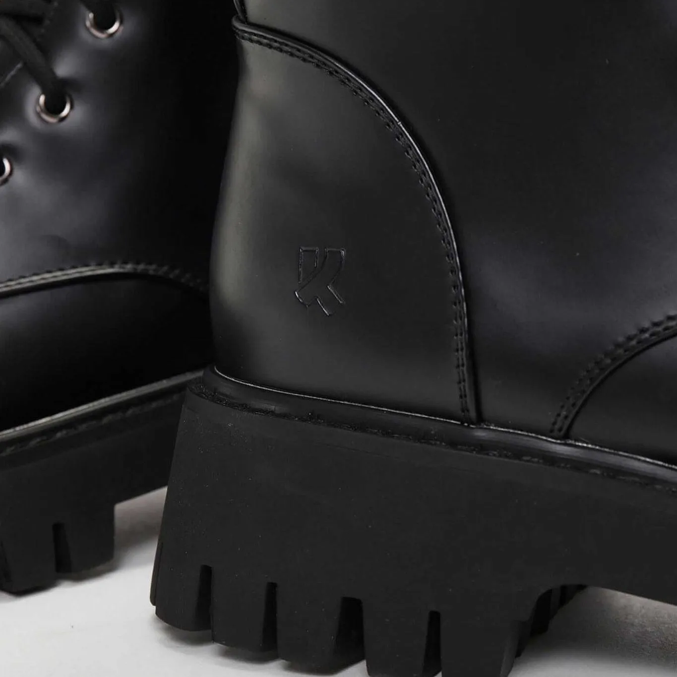 KOI footwear Gimli Men'S Black Square Toe Lace Up Boots<Men'S The Platform Boot
